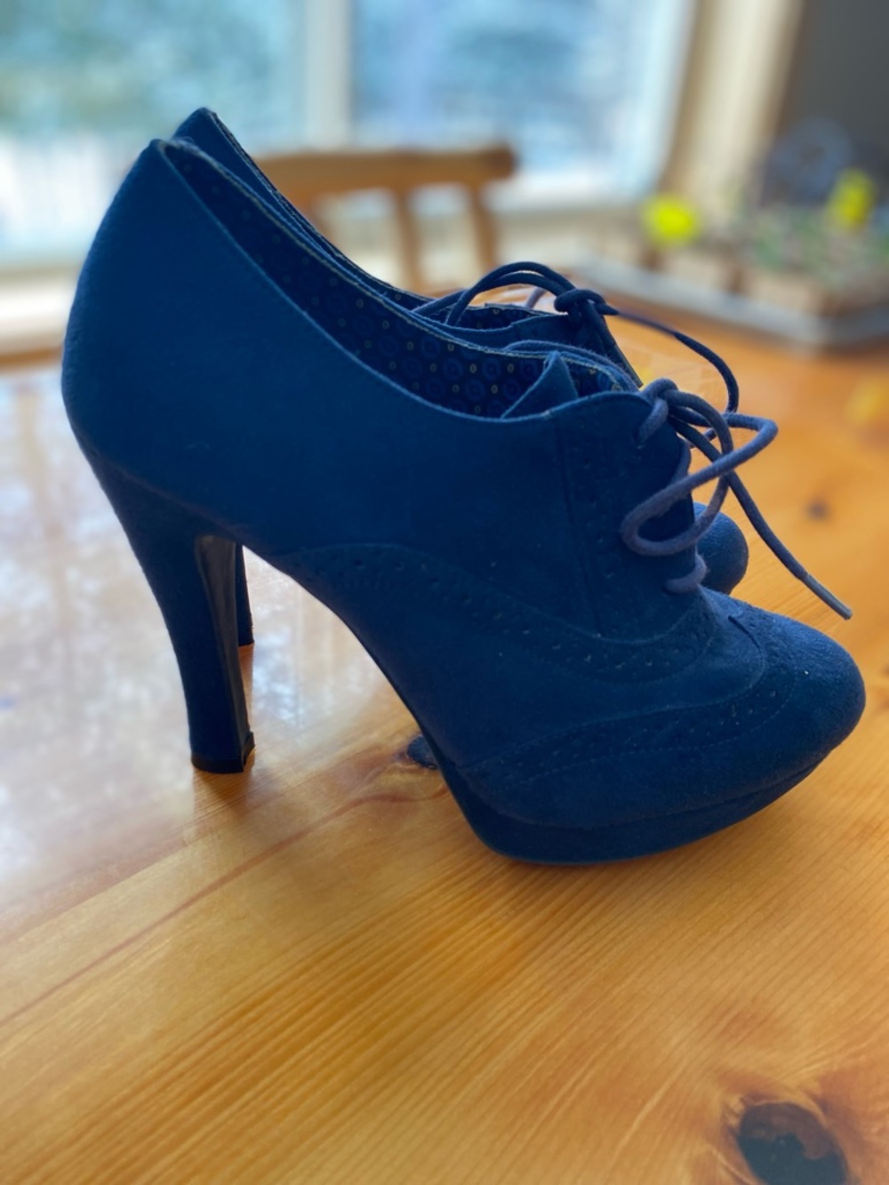 FIONI Clothing Blue Suede Lace-Up Oxford Heels - Picture 2 of 9